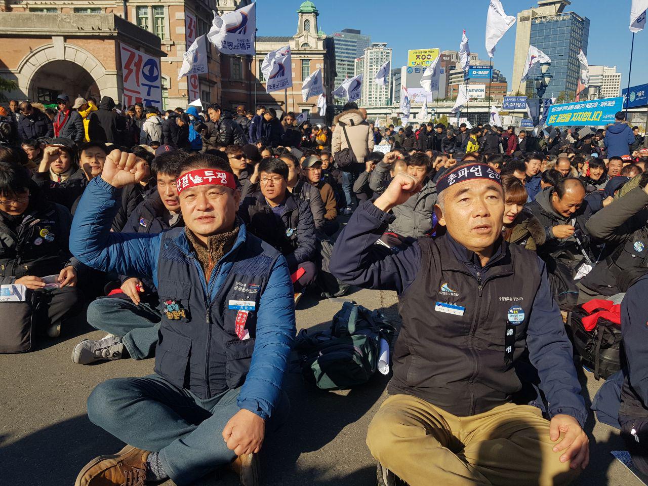 Güney Kore’de demiryolu işçileri greve çıktı