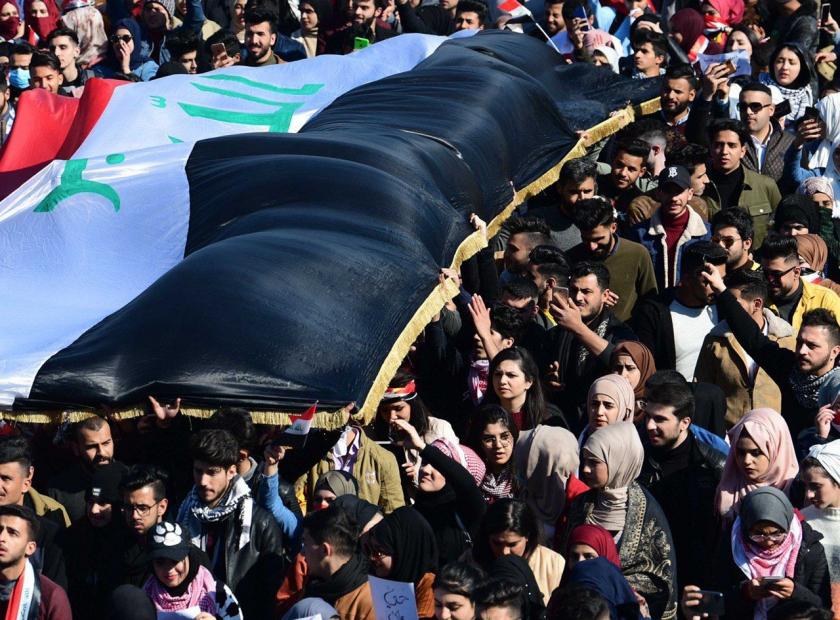 Irak’ta eylemler devam ediyor: Binlerce öğrenci Tahrir Meydanı’na yürüdü