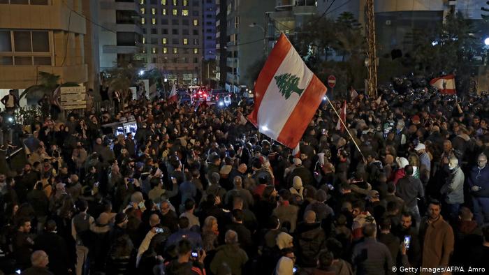 Lübnan’da halk yeniden sokakta