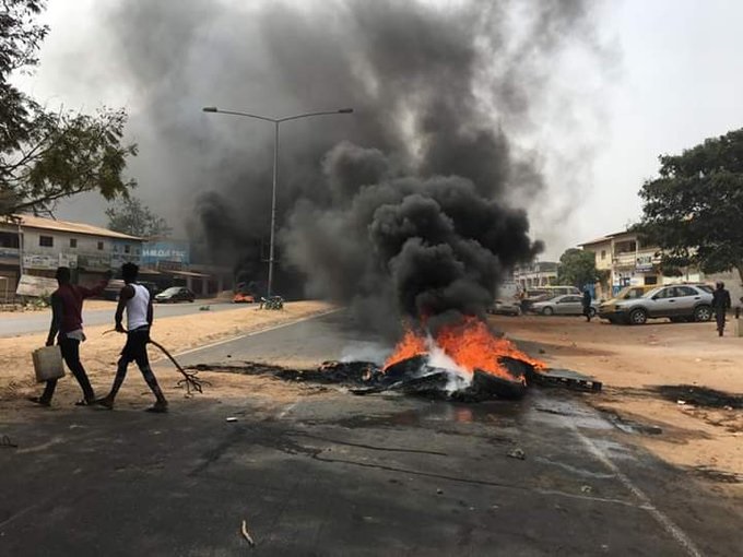 Gambiya’da halk devlet başkanına karşı sokağa döküldü