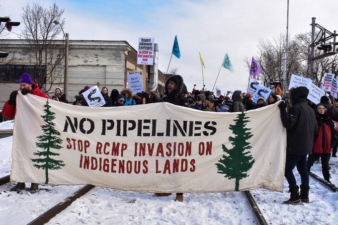 Kanada’da yerlilerin yaşadıkları bölgeden geçecek petrol boru hattına karşı blokaj eylemleri tüm ülkeye yayıldı