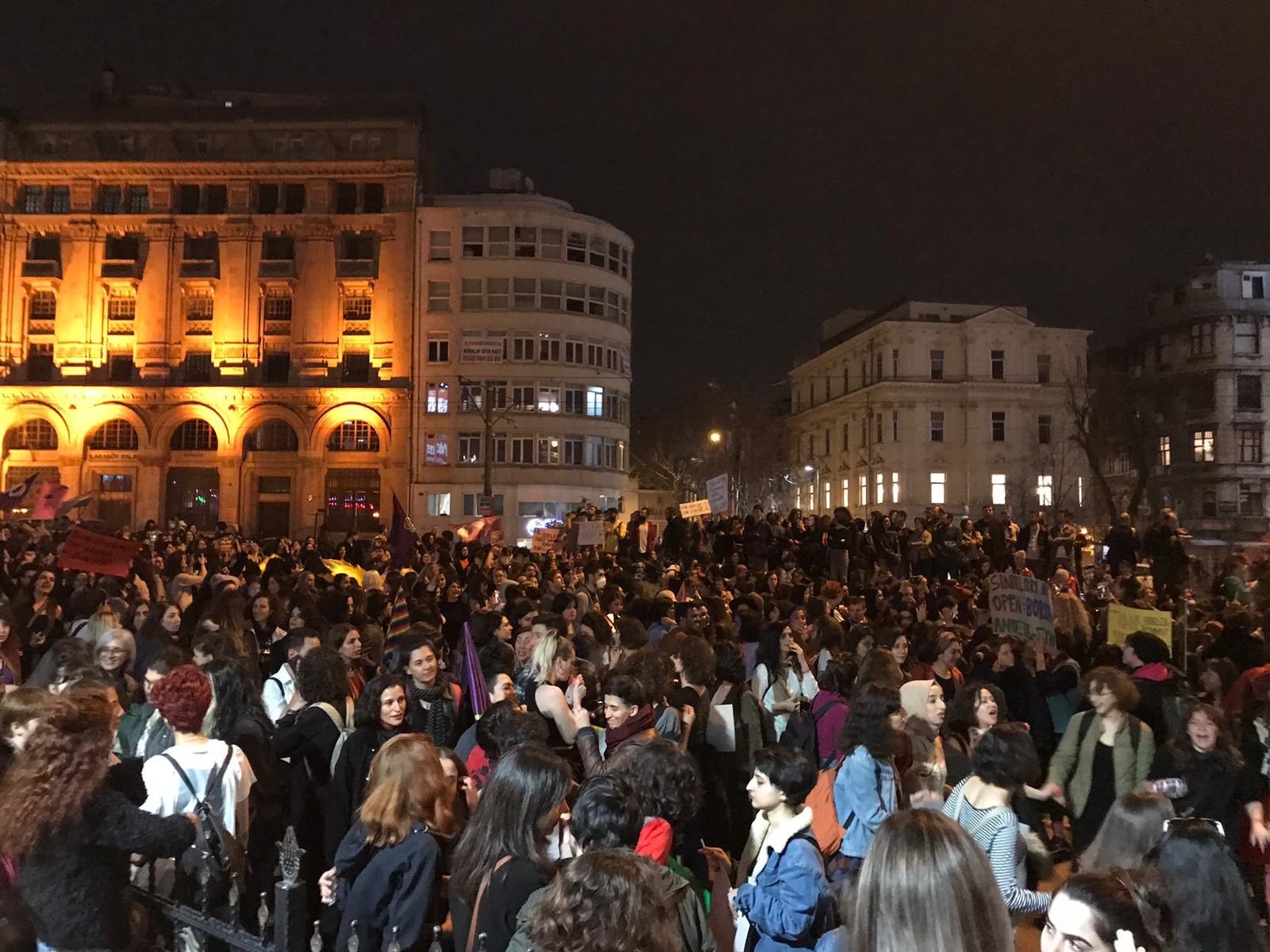 8 Mart’ta kadınlar pek çok şehirde sokaktaydı
