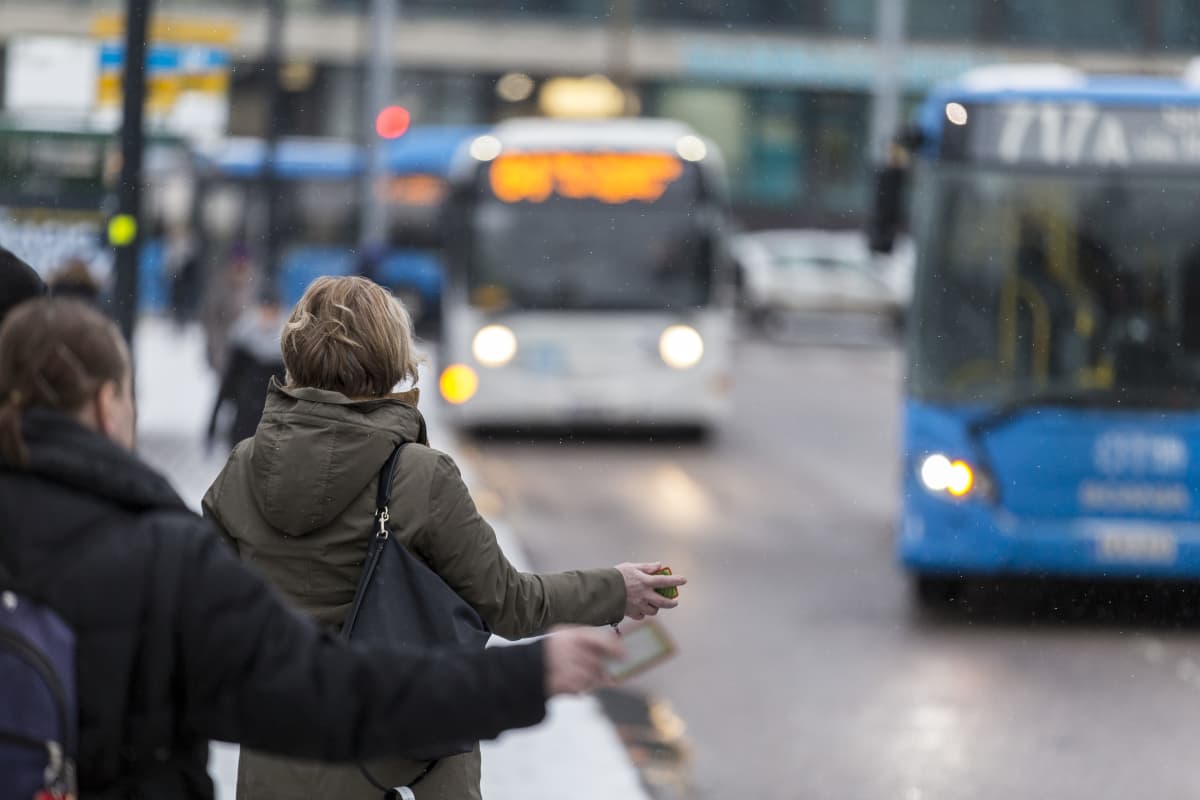 Helsinki’de otobüs şoförlerinden koronavirüs eylemi: Şoförler ön kapıları açmayacak, yolcular ücretsiz binecek