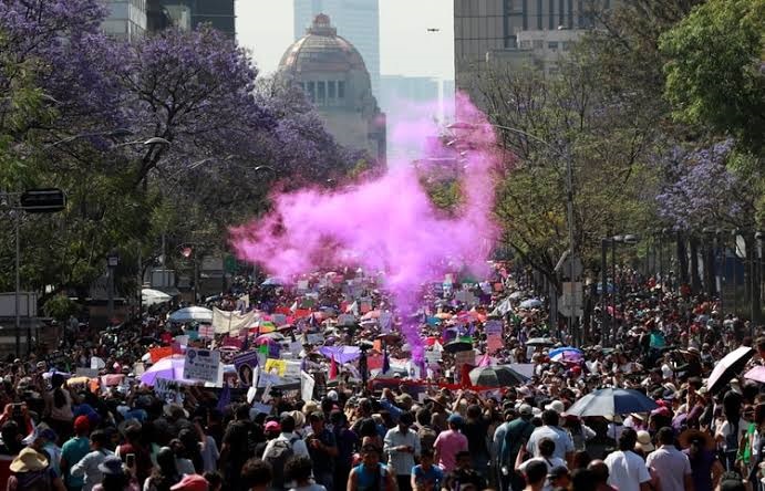 Meksika’da milyonlarca kadın greve gitti: Bizsiz bir gün