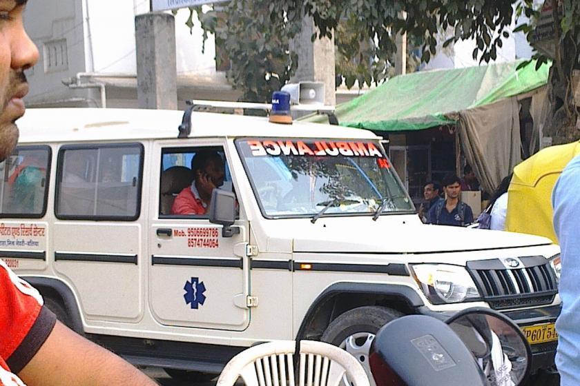 Hindistan’da 19 bin ambulans çalışanı koruyucu ekipman talebiyle greve gitti