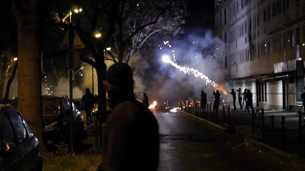 Fransa banliyölerinde isyan yayılıyor