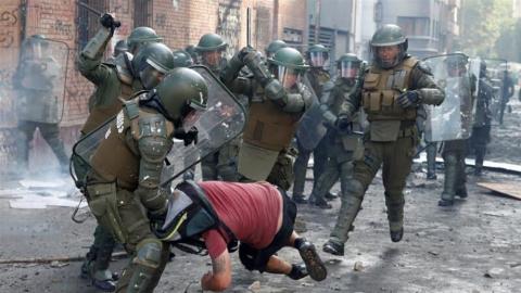 Şili’de düzenlenen hükümet karşıtı eyleme polis saldırdı