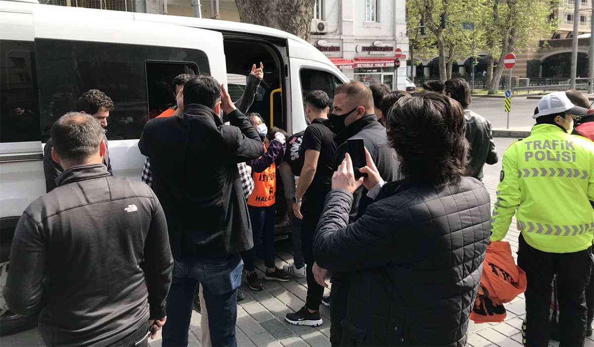 Taksim’e çıkmak isteyen Halkevleri üyelerine polis saldırdı