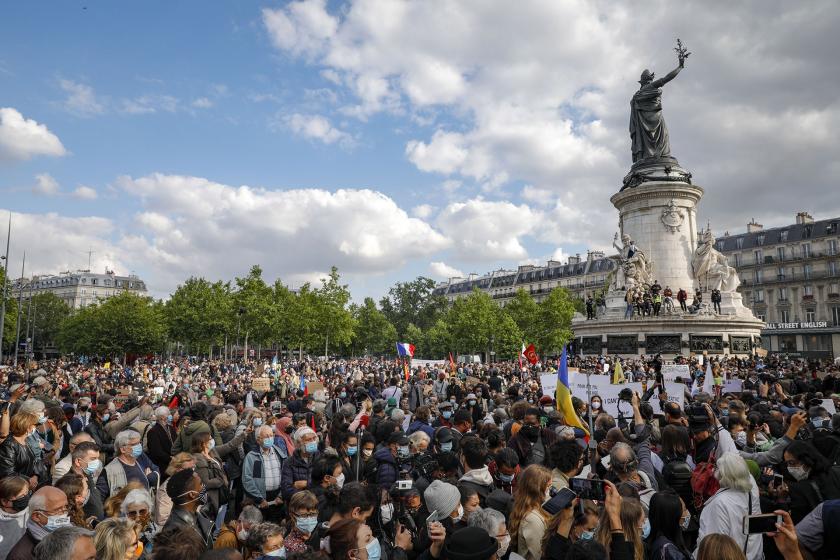 Fransa’da ırkçılık ve polis şiddetine karşı eylemlere binlerce kişi katıldı