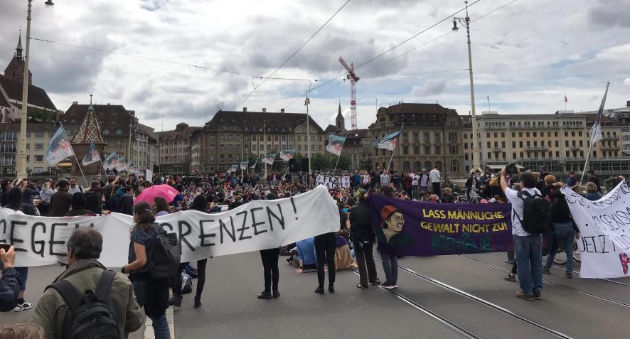 İsviçre’de Kadın Grevi: Bir çok kentte binlerce kadın sokaktaydı