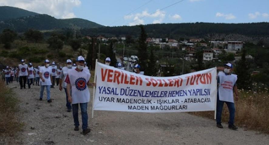 Soma’da 7 yıldır tazminatlarını alamayan maden işçileri eylem yaptı