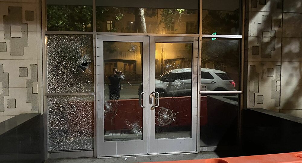 ABD’de eylemler sürüyor: Oakland’da eylemciler mahkeme binasını ateşe verdi