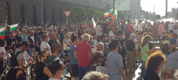 Bulgaristan’da hükümet karşıtı eylemler 10. gününde grevler ve sokak gösterileriyle devam ediyor