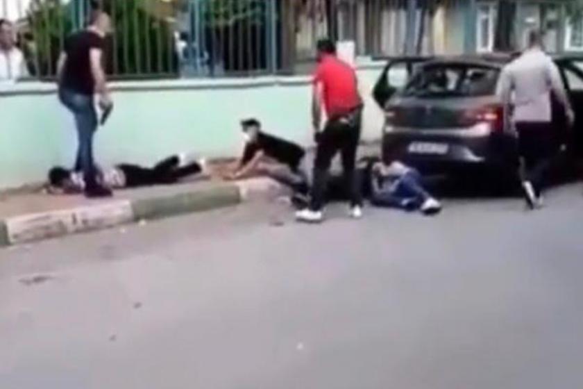 Bursa’da polisler çocukları sokak ortasında yere yatırarak darp etti