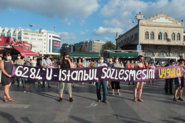 İstanbul Sözleşmesi’ni kaldırma tartışmalarına karşı kadınlar İstanbul ve Ankara’da sokağa çıktı