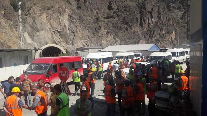 Limak Holding’e ait Yusufeli Barajı inşaatında işçiler grev başlattı