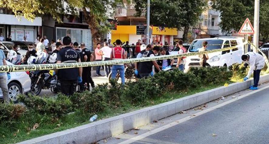 Polis terör estirmeye devam ediyor: Antakya’da özel harekat polisi yol önceliği için bir kişiyi öldürüp, bir kişiyi ağır yaraladı