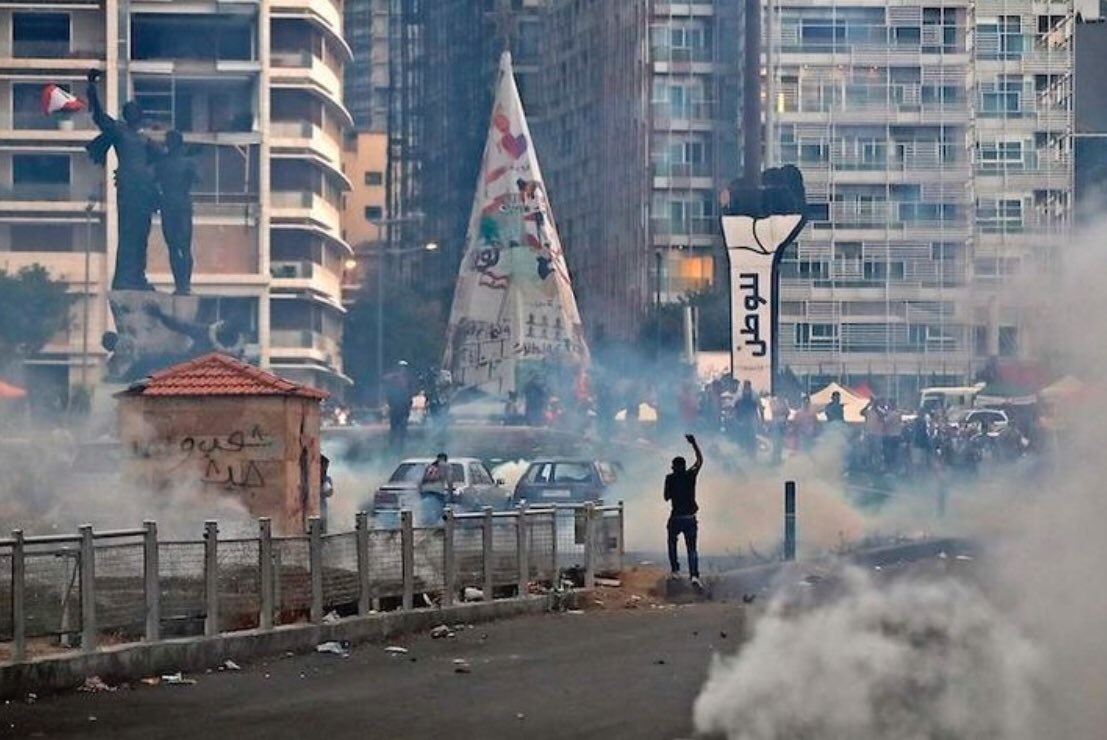 Lübnan’da hükümet istifa etti, eylemler sürüyor