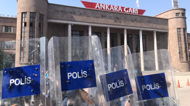 Ankara Garı önünde yapılmak istenen ‘barış zinciri’ eylemine polis saldırısı