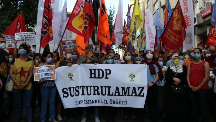 HDP’ye yönelik operasyonlara karşı bir çok şehirde eylem gerçekleştirildi