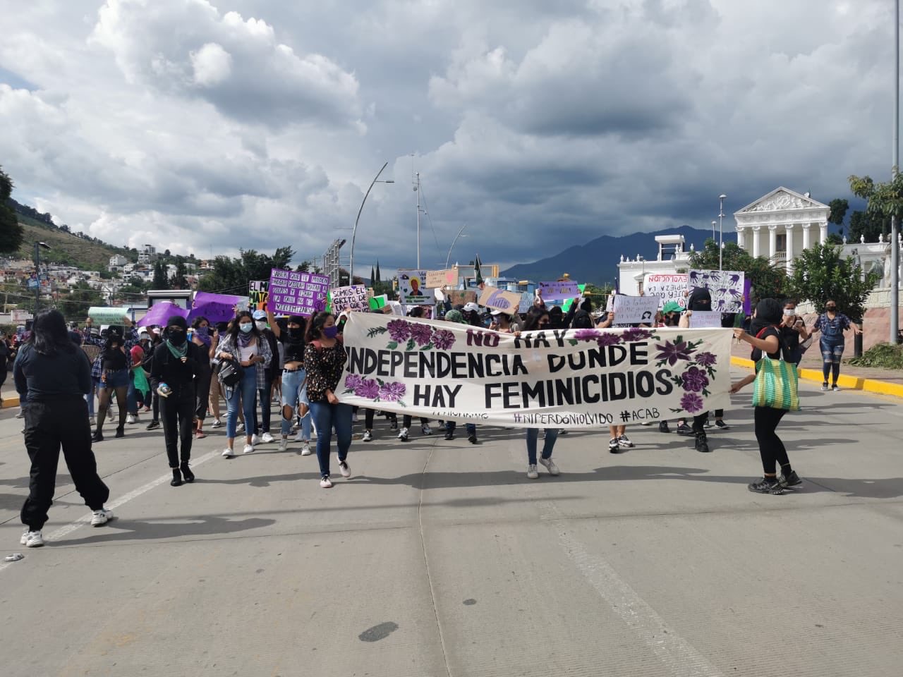 Meksika’daki feminist kolektiflerden patriyarkal şiddete karşı “Anti-Grito” eylemleri: Kadın cinayetleri varsa bağımsızlık yoktur