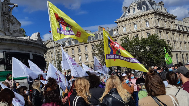 Paris’te kadınlar kürtaj hakkı için sokağa çıktı