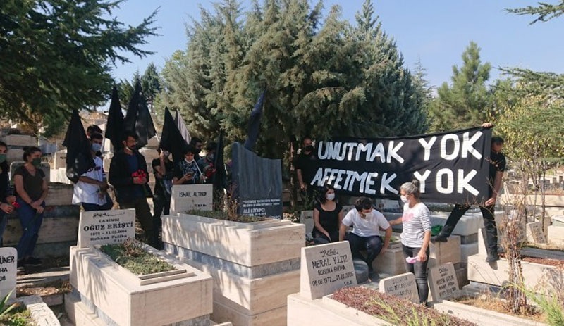 Ankara Katliamı’nda hayatını kaybeden anarşist demiryolcu Ali Kitapcı mezarı başında anıldı: Unutmak Yok Affetmek Yok