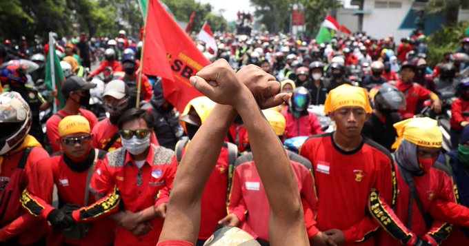 Endonezya’da yeni çalışma yasalarının iptal edilmesi amacıyla başlayan eylemler 4. haftasında sürüyor