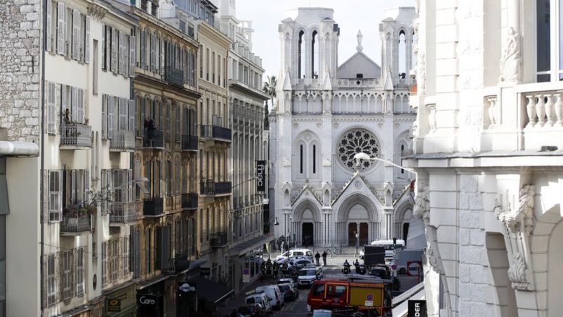Fransa’nın Nice şehrinde kiliseye İslamcı saldırı: En az üç kişi hayatını kaybetti