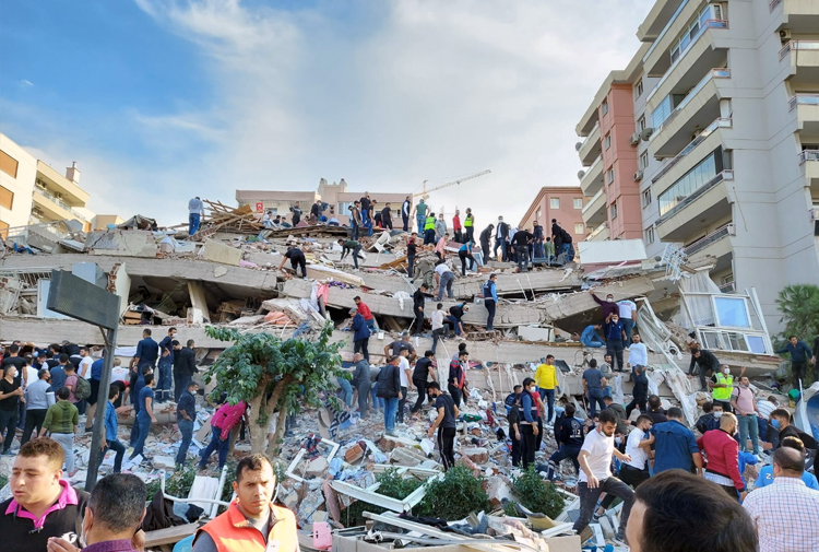 Ege’de deprem: İzmir’de 12, Samos’ta iki can kaybı