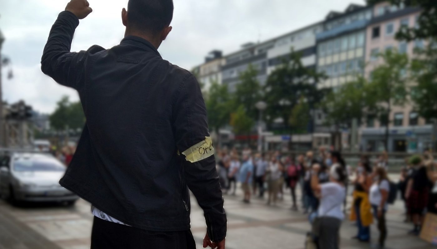 Almanya’da anti-faşistler neo-nazi çeteler ve polisin ırkçı saldırısına karşı sokağa çıkıyor