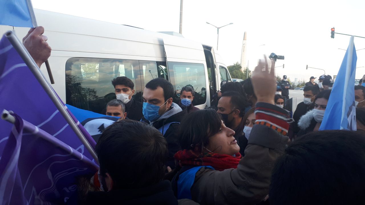 Ankara’da YÖK eylemine polis saldırdı