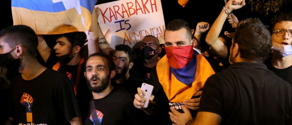 Dağlık Karabağ için Azerbaycan’la ‘ateşkes’ anlaşması sonrasında Ermenistan’da eylemler başladı