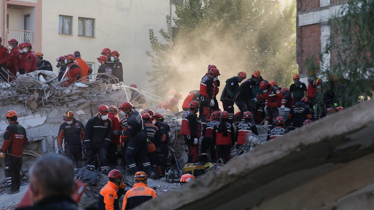 İzmir depremi 5. gün: Yaşamını yitirenlerin sayısı 102’ye yükseldi