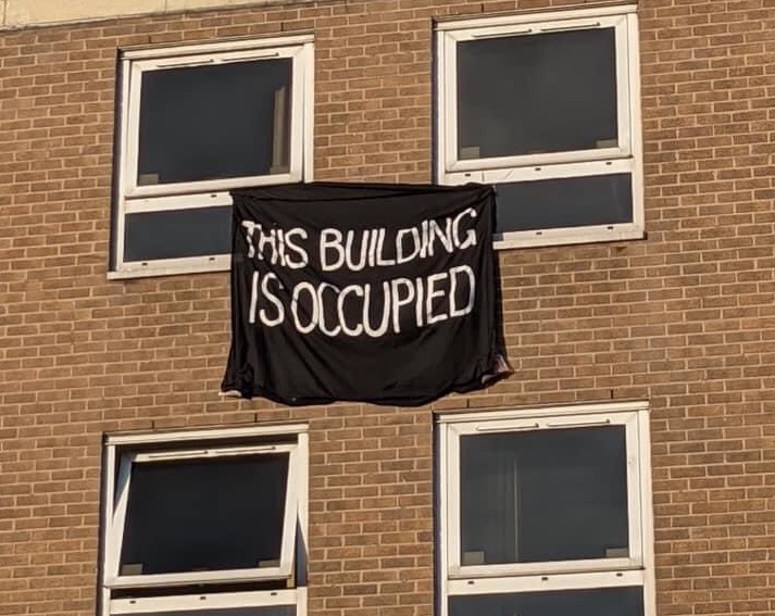 İngiltere’de Manchester Üniversitesi öğrencileri yurt kiralarında indirim yapılması ve koşulların düzeltilmesi talepleriyle işgal eylemine başladı