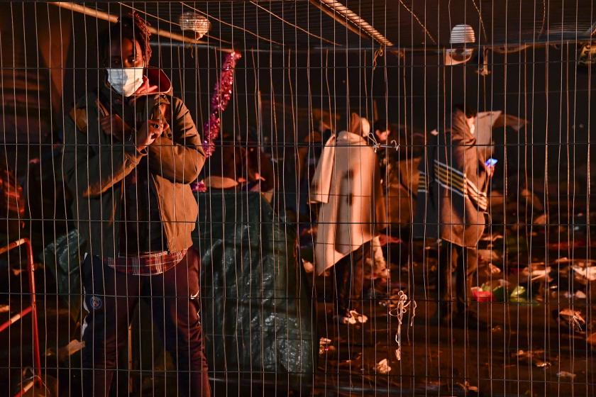 Paris’te mültecilerin barındıkları kamp polis operasyonuyla tahliye edildi