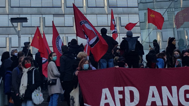 Antifaşistler Stuttgart’ta miting yapmak isteyen ırkçı parti AfD’yi engellendi