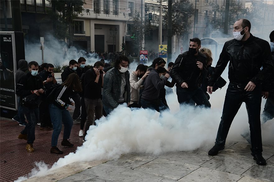 Yunanistan’da Politeknik direnişinin 47. yıldönümünde gerçekleştirilmek istenen eylemlere polis saldırdı