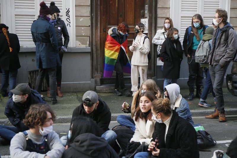 Fransa’da trans lise öğrencisi okul idaresinin transfobik şiddeti nedeniyle intihar etti