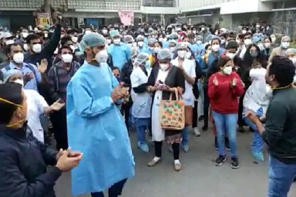 Hindistan’da 5000 hemşire greve başladı