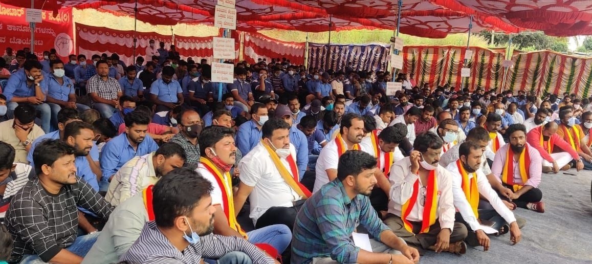 Hindistan’da Toyota işçilerinin grevi eyalet yönetiminin yasaklama kararına rağmen dördüncü haftasında sürüyor