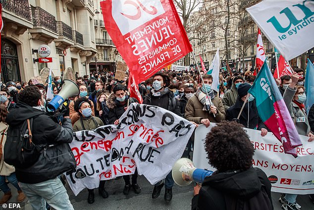 Fransa’da eğitim emekçileri koşullarının düzeltilmesi ve ücretlerinin arttırılması talebiyle greve çıktı