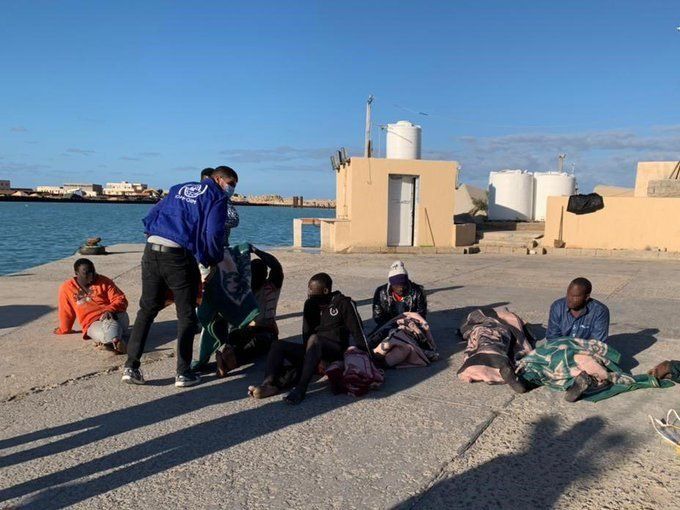 Libya açıklarında mülteci teknesi battı: En az 43 kişi hayatını kaybetti