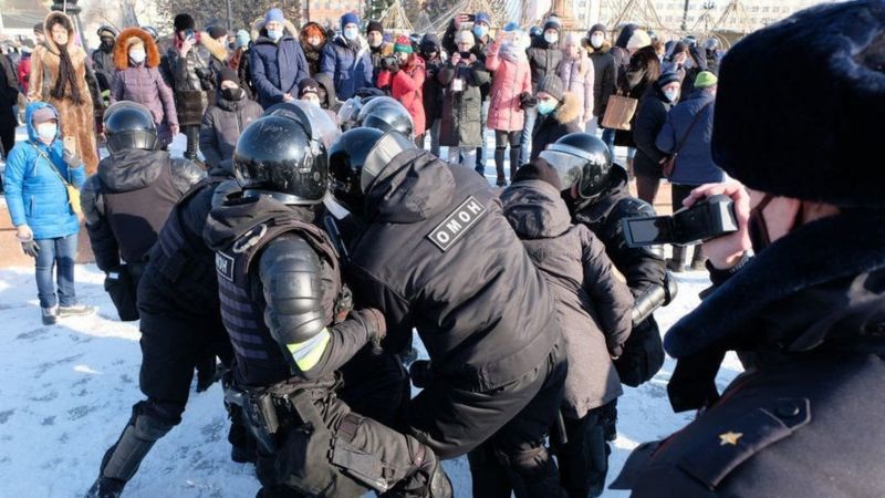Rusya’da tutuklanan muhalif liderin serbest bırakılması için düzenlenen eylemlere on binlerce kişi katıldı