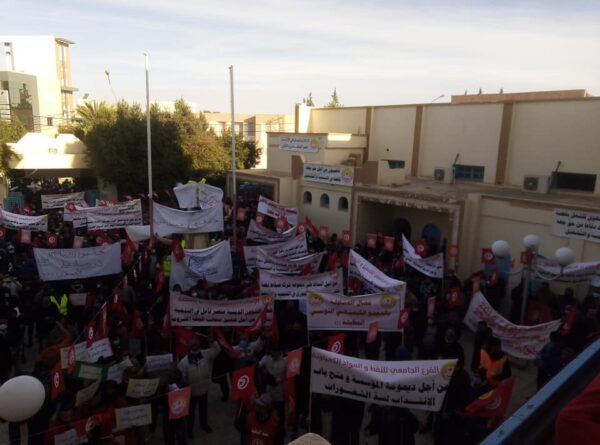 Tunus’ta hükümete sundukları talepleri karşılanmayan sendikalar bölgesel genel grevler gerçekleştiriyor