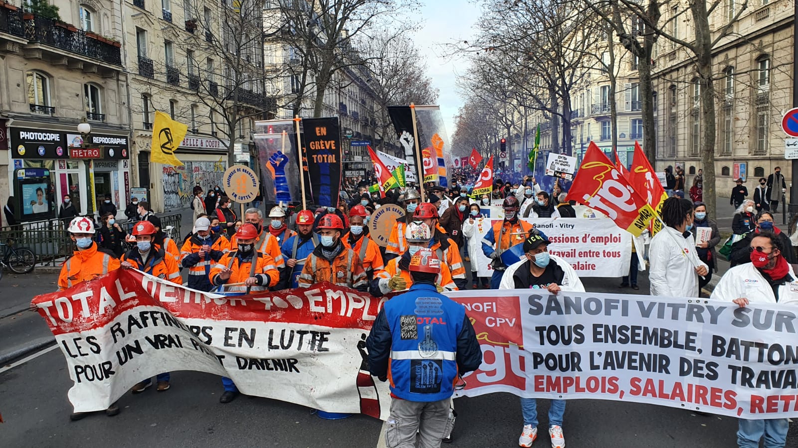 Fransa’da kemer sıkma politikalarına, yoksulluğa ve işten atmalara karşı bir günlük genel grev