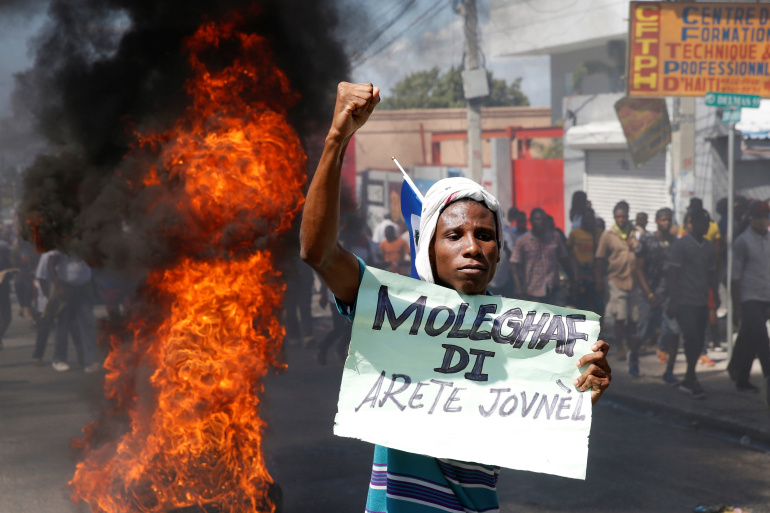 Haiti’de Moïse’nin görevden ayrılması talebiyle eylemler sürüyor: Port-au-Prince’de on binlerce kişi sokağa çıktı, bir eylemci hayatını kaybetti