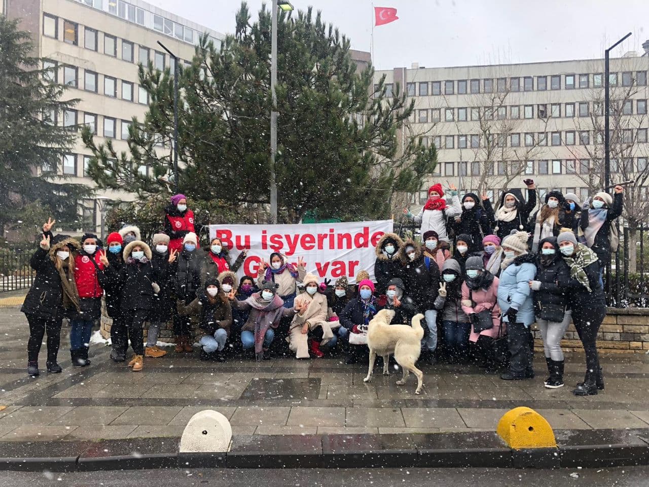 Genel-İş üyesi kadınlar Kadıköy Belediyesi grevinde CHP ile Genel-İş’in işçilere karşı işbirliğini ifşa etti: İşçiyi her şey dahil bir asgari ücrete ikna etmek elbette sendikanın göreviydi