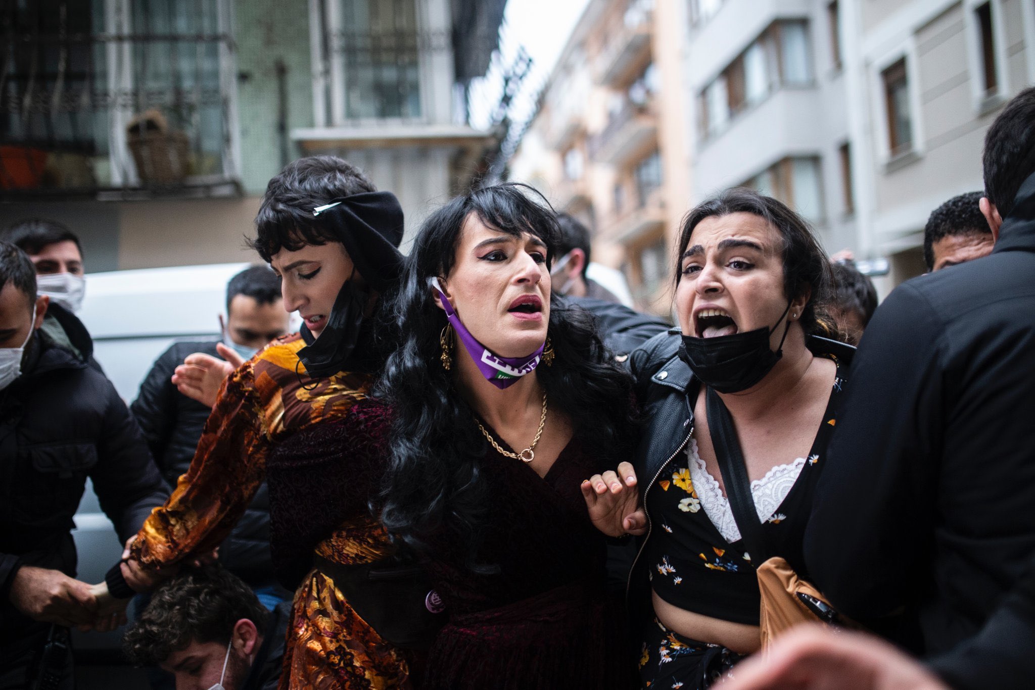 Binlerce kadın ve LGBTİ+ ‘Büyük Kadın Buluşması’ için Kadıköy’de bir araya geldi: Polis trans kadınları hedef aldı