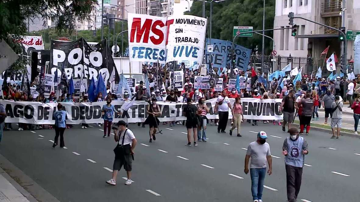 Arjantin’de binlerce kişi hükümetin pandemi ve ekonomi politikalarına karşı sokağa çıktı: İş yok, yemek yok, aşı yok